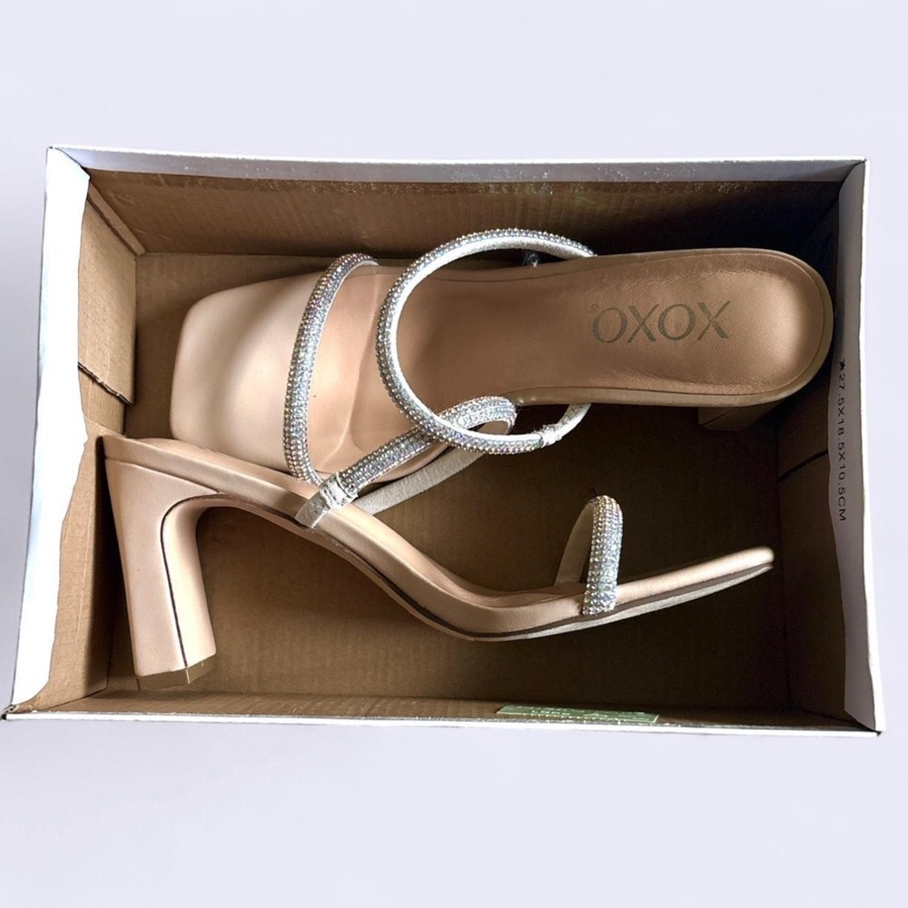 XOXO Women's Silver and Tan Strappy Heels